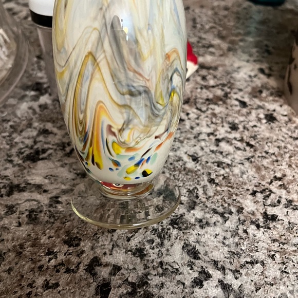 Swirl pattern Vase - Picture 2 of 3
